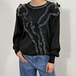 Sweter zdobiony koralikami, cekinami i kwiatami 3d