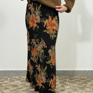 Długa spódnica w jesienne kwiaty