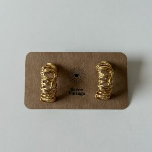 Efektowne półokrągłe kolczyki