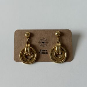 Wiszące kolczyki w kolorze złotym
