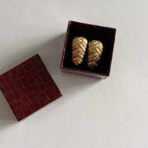 Klipsy z matowego złota zdobione cyrkoniami