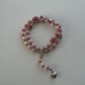 Naszyjnik z różowych koralików i naturalnych pereł  z vintage zawieszką Serce