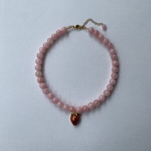 Naszyjnik pastel pink z zawieszką truskawką - obrazek 2