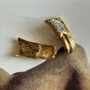 Klipsy o podłużnym kształcie zdobione kryształkami