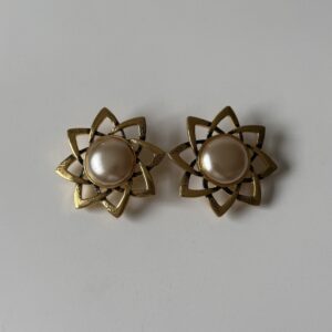 Klipsy kwiaty zdobione perłą