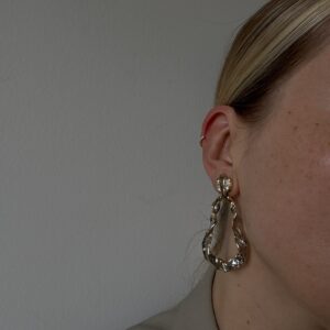 Srebrno-złote wiszące klipsy o nieregularnym kształcie