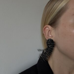 Wieczorowe klipsy zdobione czarnymi cyrkoniami