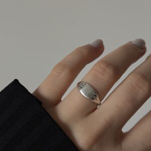 Delikatny vintage sygnecik