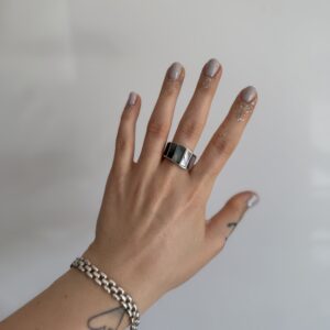 Masywny pierścionek z masą perłową