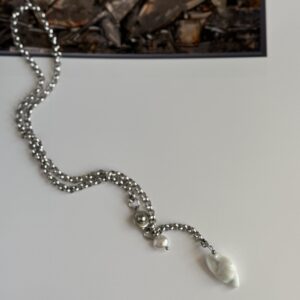 Naszyjnik z ceramiczną muszelką