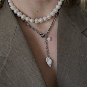 Naszyjnik z ceramiczną muszelką