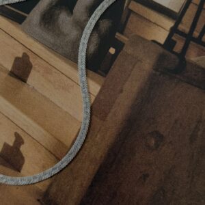 Płaska żmijka ze zdobieniami