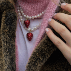 Naszyjnik z pereł XL i zawieszką truskawką