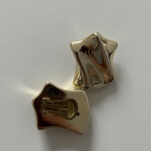 Duże klipsy w kolorze złotym