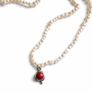 Naszyjnik perły na jedwabnej nici z zawieszką no1