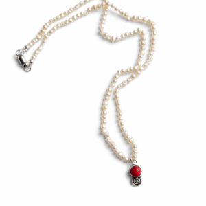 Naszyjnik perły na jedwabnej nici z zawieszką no2