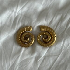 Klipsy Spirale w kolorze szczotkowanego złota