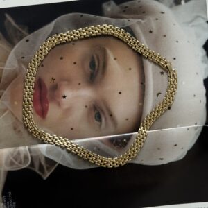 Naszyjnik o płaskim splocie