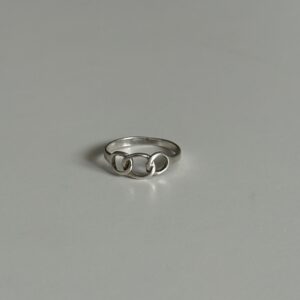 Delikatny pierścionek Chain