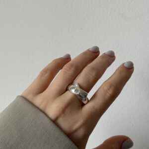 Masywna obrączka z cyrkonią